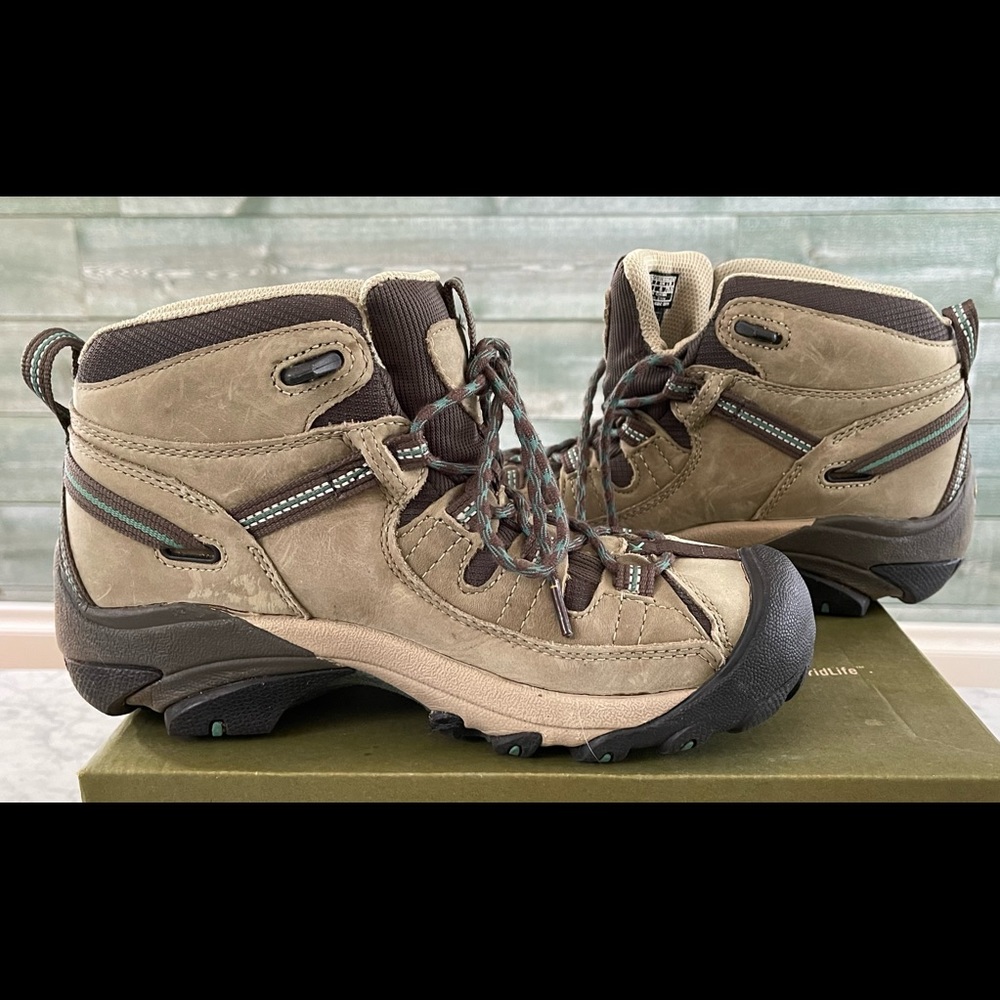 KEEN Targhee II Mid 8.5 Waterproof Hiking Boots Womens